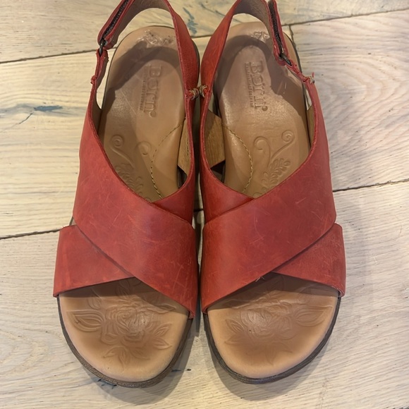 Born Red Women's Sandals, size 39/8 - Picture 2 of 9